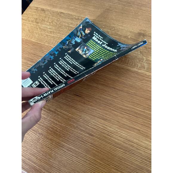 Perfect Dark The Official Nintendo Player's Guide Book - Picture 4 of 5